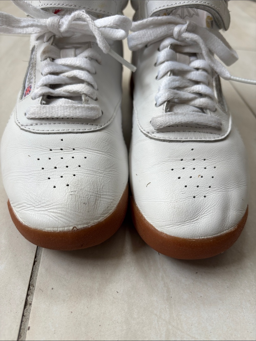 Reebok Women's Freestyle HI Walking Shoe White/Red/Gum 6.5 - Picture 8 of 11
